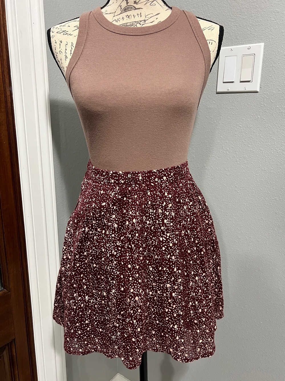Lucky Brand Maroon Ditsy Print Tiered Mini Skirt Size M Pockets